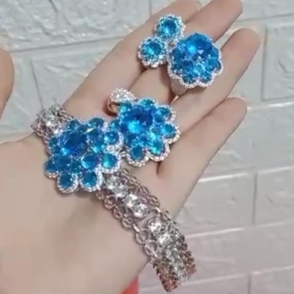 Blue water moissanite set